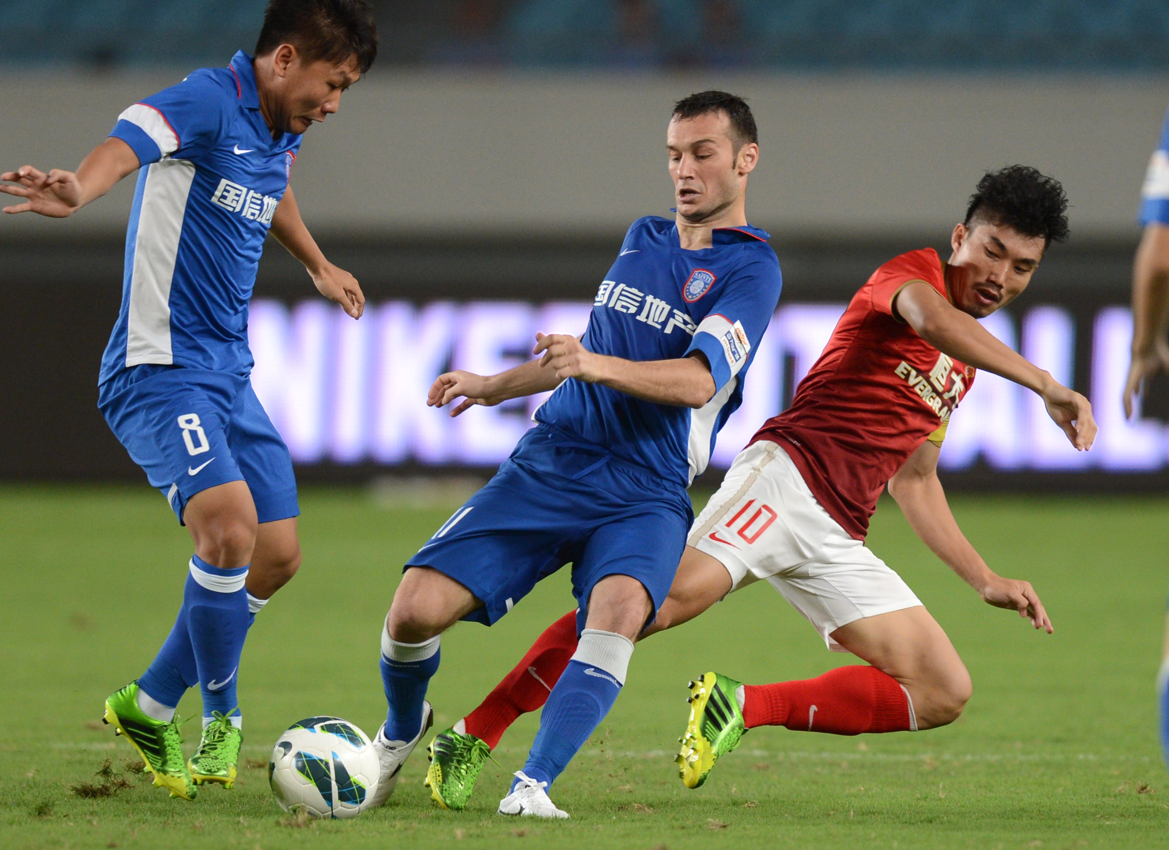 王楚钦为何仰天大笑？原因找到，谁注意孙颖莎的反应（王楚钦仰天大笑之谜揭晓，你注意到孙颖莎的反应了吗）